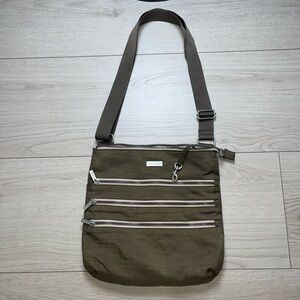 Baggallini Medium Nylon Tan With Adjustable Strap Cross Body Purse